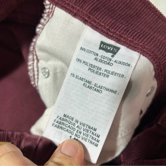 Levi’s Women’s juniors Demi Curve Corduroy Pants Size 1M Maroon - Picture 3 of 4